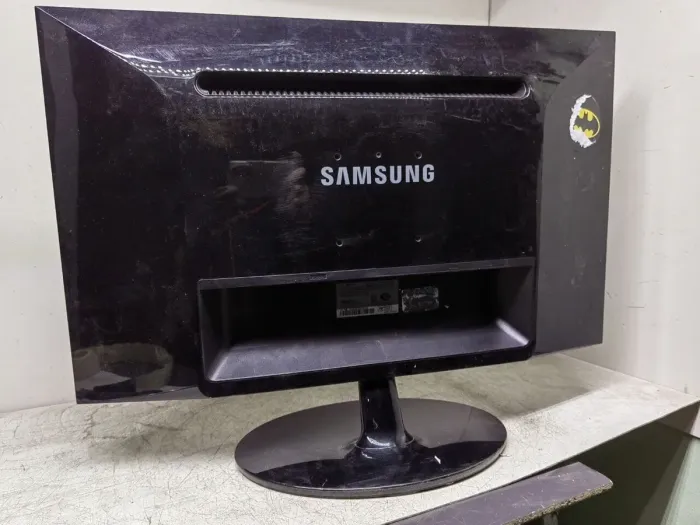 Монітор Б-клас Samsung P2350 / 23" (1920x1080) TN / 1x DVI, 1x VGA / VESA 75x75 / Кабелі в комплекті б/в - зображення 4