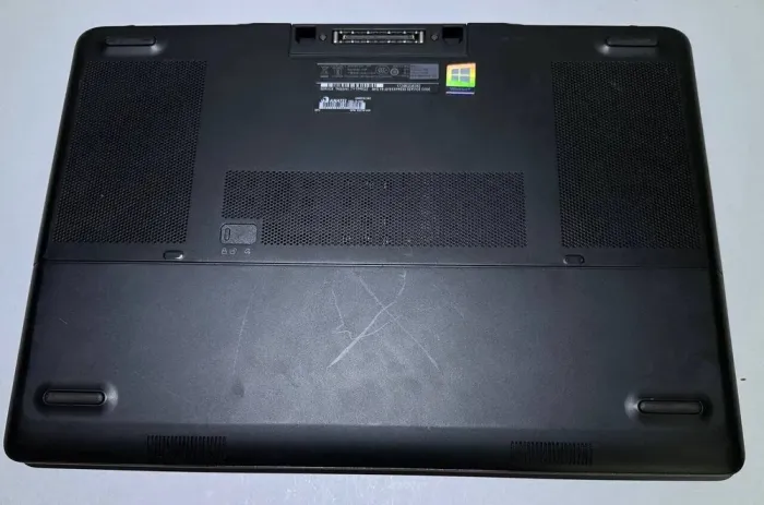 Мобільна робоча станція Dell Precision 7520 / 15.6" (3840x2160) IPS / Intel Xeon E3-1505M v6 (4 (8) ядра по 3.0 - 4.0 GHz) / 32 GB DDR4 / 256 GB SSD + 1000 GB HDD / nVidia Quadro M2200, 4 GB GDDR5, 128-bit / WebCam / Win 11 Pro б/в - зображення 4