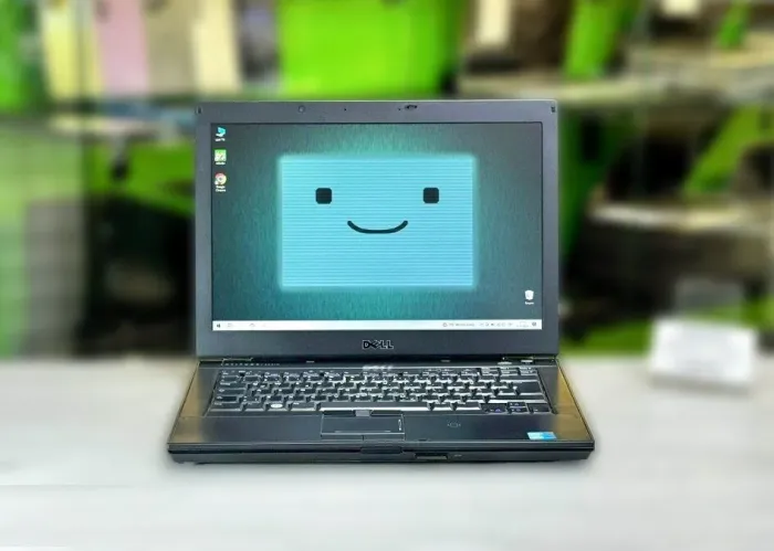 Ноутбук Б-клас Dell Latitude E6410 / 14.1" (1440x900) TN / Intel Core i5-520M (2 (4) ядра по 2.4 - 2.93 GHz) / 8 GB DDR3 / 128 GB SSD / Intel HD Graphics б/в - зображення 2