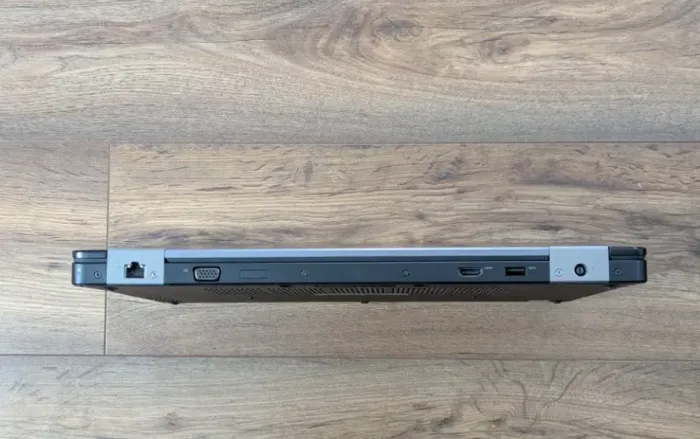 Ігровий ноутбук Dell Precision 3510 / 15.6" (1920x1080) IPS / Intel Core i7-6820HQ (4 (8) ядра по 2.7 - 3.6 GHz) / 8 GB DDR4 / 512 GB SSD / AMD Radeon R9 M360, 2 GB GDDR5, 128-bit / WebCam / Win 11 б/в - зображення 6