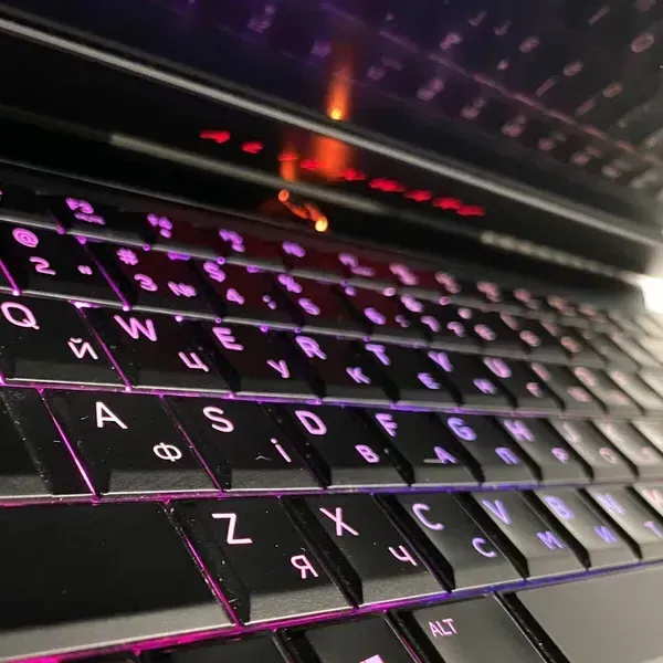 Ігровий ноутбук Б-класу Dell Alienware 15 R3 / 15.6" (1920x1080) IPS / Intel Core i7-7820HK (4 (8) ядра по 2.9 - 3.9 GHz) / 16 GB DDR4 / 512 GB SSD / nVidia GeForce GTX 1070, 8 GB GDDR5, 256-bit / WebCam / HDMI б/в - зображення 6