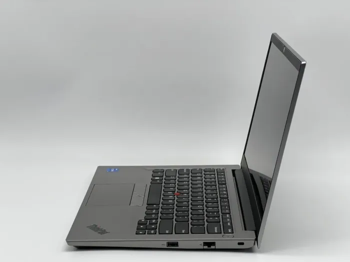 Ультрабук Lenovo ThinkPad E14 Gen 4 / 14" (1920x1080) IPS / Intel Core i5-1235U (10 (12) ядер по 3.3 - 4.4 GHz) / 16 GB DDR4 / 240 GB SSD / Intel Iris Xe Graphics / WebCam б/в - зображення 4