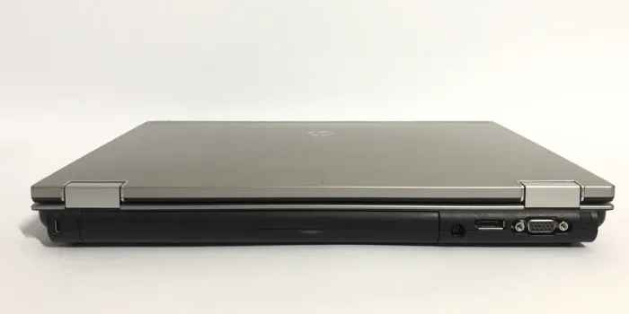 Ноутбук HP EliteBook 8440p / 14" (1600x900) TN / Intel Core i5-520M (2 (4) ядра по 2.4 - 2.93 GHz) / 4 GB DDR3 / 250 GB HDD / Intel HD Graphics 1500 / WebCam / DVD-ROM б/в - зображення 3