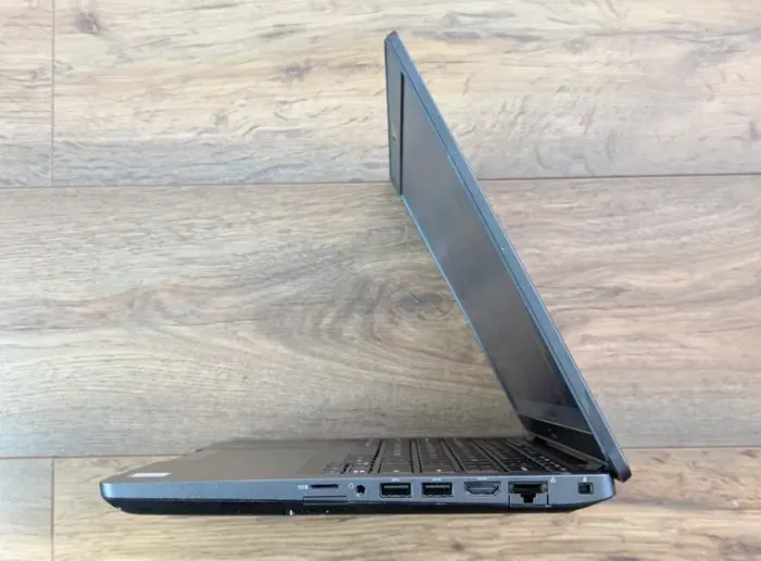 Ноутбук Dell Latitude 5401 / 14" (1366x768) TN / Intel Core i5-9300H (4 (8) ядра по 2.4 - 4.1 GHz) / 8 GB DDR4 / 256 GB SSD / Intel UHD Graphics 630 / WebCam б/в - зображення 5