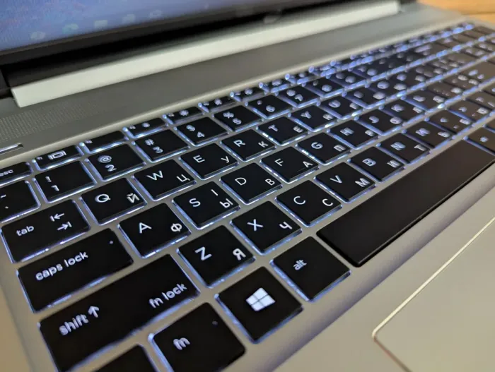 Ноутбук HP ProBook 450 G6 / 15.6" (1366x768) TN Touch / Intel Core i5-8265U (4 (8) ядра по 1.6 - 3.9 GHz) / 16 GB DDR4 / 480 GB SSD / Intel UHD Graphics / Fingerprint / WebCam / Windows 10 б/в - зображення 6