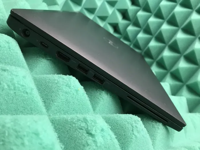 Ноутбук Б-клас Dell Latitude 7490 / 14" (1366x768) TN / Intel Core i7-7600U (2 (4) ядра по 2.8 - 3.9 GHz) / 8 GB DDR4 / 256 GB SSD M.2 / Intel HD Graphics 620 / WebCam / USB 3.1 / HDMI / Windows 10 б/в - зображення 5