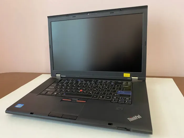 Ноутбук Б-клас Lenovo ThinkPad T520 / 15.6" (1366x768) TN / Intel Core i5-2410M (2 (4) ядра по 2.3 - 2.9 GHz) / 4 GB DDR3 / 120 GB SSD / Intel HD Graphics 3000 / WebCam / DisplayPort б/в - зображення 2