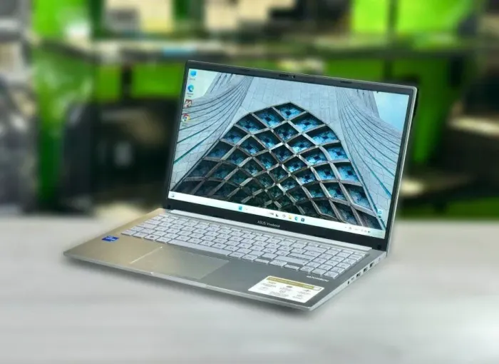 Ультрабук Asus Vivobook F1504Z / 15.6" (1920x1080) IPS / Intel Core i5-1235U (10 (12) ядер по 3.3 - 4.4 GHz) / 16 GB DDR4 / 512 GB SSD M.2 / Intel Iris Xe Graphics / WebCam / Win 11 Home б/в - зображення 4