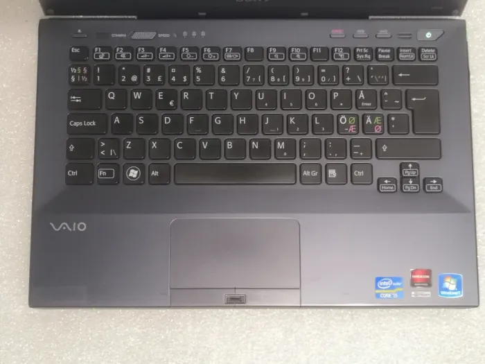 Ноутбук Sony Vaio VPCSB1X9E / 13.3'' TN / Intel Core i5-2410M (2(4) ядра по 2.3-2.9GHz) / 6GB DDR3 / 500GB HDD / AMD Radeon HD 6470M, 512MB DDR3, 64-bit / WebCam / DVD-ROM б/в - зображення 4