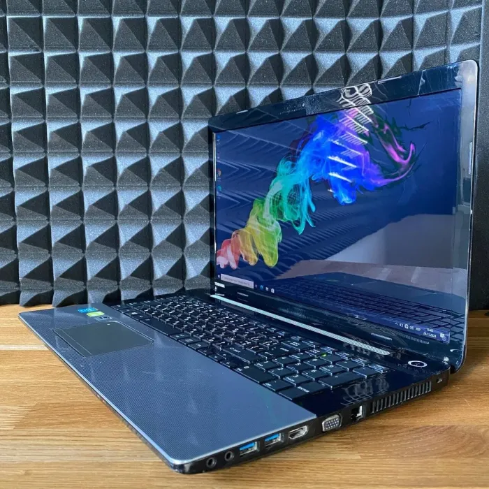 Ноутбук Toshiba Satellite L670 / 17.3" (1600x900) TN / Intel Core i7-4700MQ (4 (8) ядра по 2.4 - 3.4 GHz) / 16 GB DDR3 / 240 GB SSD / nVidia GeForce GT 740M, 2 GB GDDR3, 64-bit / WebCam / DVD-ROM б/в - зображення 4