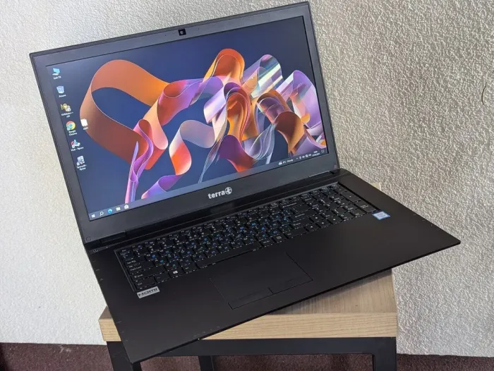 Ноутбук Б-клас Terra Clevo N770WU / 17.3" (1600x900) TN / Intel Core i3-7100U (2 (4) ядра по 2.4 GHz) / 8 GB DDR4 / 128 GB SSD + 500 GB HDD / Intel HD Graphics 620 / WebCam / DVD-ROM б/в - зображення 3