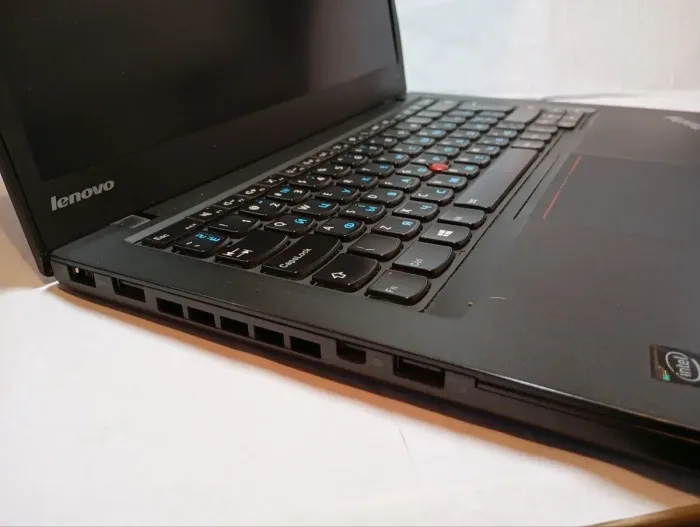 Ультрабук Б-клас Lenovo ThinkPad T440s / 14" (1920x1080) IPS / Intel Core i5-4300U (2 (4) ядра по 1.9 - 2.9 GHz) / 8 GB DDR3 / 120 GB SSD / Intel HD Graphics 4400 / WebCam б/в - зображення 5
