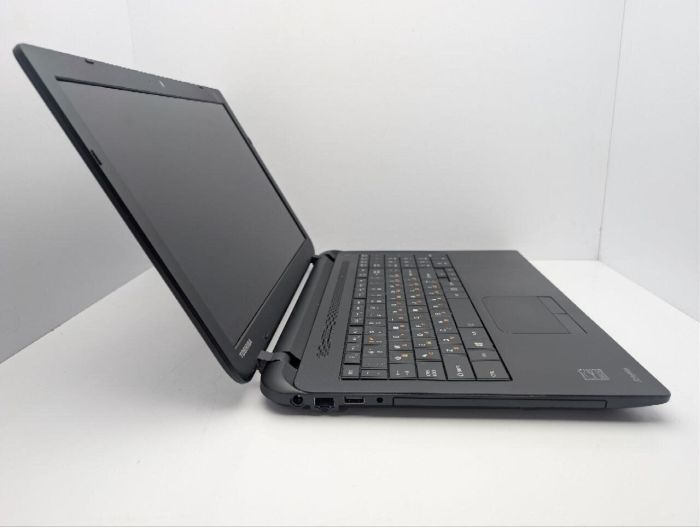 Ноутбук Toshiba Satellite C55D-B / 15.6" (1366x768) TN / AMD A6-6310 (4 ядра по 1.8 - 2.4 GHz) / 8 GB DDR3 / 120 GB SSD / AMD Radeon R4 Graphics / WebCam б/в - зображення 4