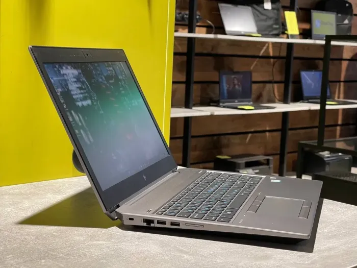 Мобільна робоча станція HP ZBook 15 G6 / 15.6" (1920x1080) IPS / Intel Core i7-9750H (6 (12) ядер по 2.6 - 4.5 GHz) / 32 GB DDR4 / 512 GB SSD / nVidia Quadro T2000, 4 GB GDDR5, 128-bit / WebCam б/в - зображення 3