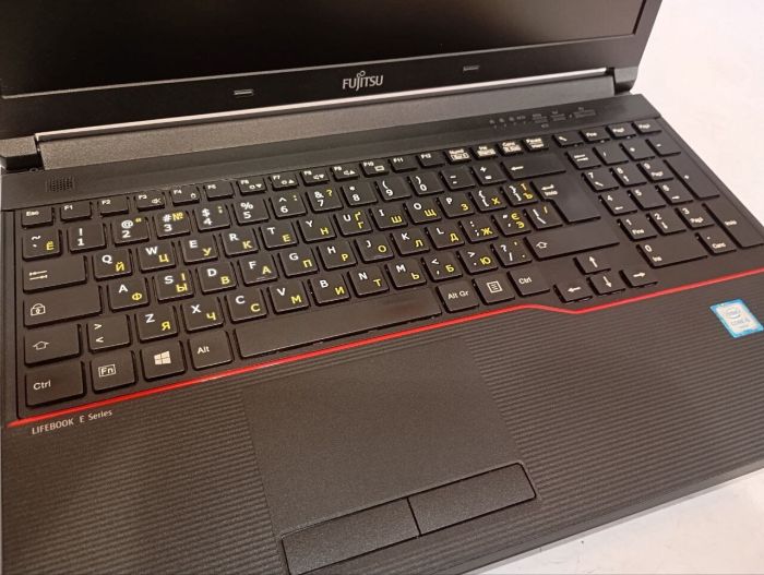 Ноутбук Б-клас Fujitsu LifeBook E556 / 15.6" (1366x768) TN / Intel Core i5-6200U (2 (4) ядра по 2.3 - 2.8 GHz) / 8 GB DDR4 / 240 GB SSD / Intel HD Graphics 520 / WebCam / DVD-RW б/в - зображення 8