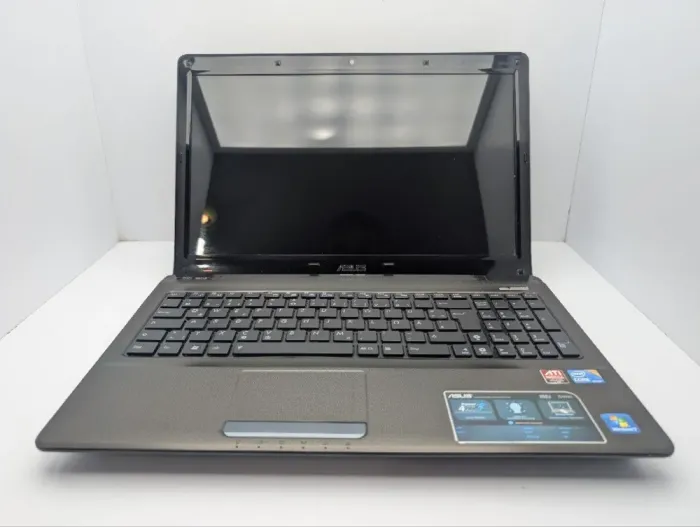 Ноутбук Asus X52J / 15.6" (1366x768) TN / Intel Core i3-350M (2 (4) ядра по 2.2 GHz) / 6 GB DDR3 / 320 GB HDD / AMD Radeon HD 5145, 1 GB GDDR3, 64-bit / WebCam / DVD-ROM б/в - зображення 3