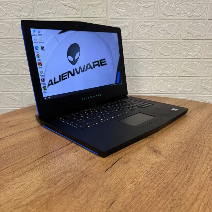 Ігровий ноутбук Б-клас Dell Alienware 15 R3 / 15.6" (1920x1080) IPS / Intel Core i7-7700HQ (4 (8) ядра по 2.8 - 3.8 GHz) / 16 GB DDR4 / 500 GB SSD / nVidia GeForce GTX 1070, 8 GB GDDR5, 256-bit / WebCam б/в - зображення 4