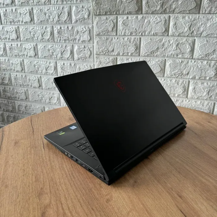 Ігровий ноутбук MSI GF63 Thin 9SCX / 15.6" (1920x1080) IPS / Intel Core i5-9300H (4 (8) ядра по 2.4 - 4.1 GHz) / 8 GB DDR4 / 512 GB SSD / nVidia GeForce GTX 1650 Max-Q, 4 GB GDDR6, 128-bit / WebCam б/в - зображення 6