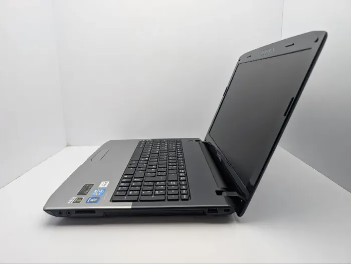 Ноутбук Medion Akoya P6812 / 15.6" (1366x768) TN / Intel Core i3-2330M (2 (4) ядра по 2.2 GHz) / 6 GB DDR3 / 750 GB HDD / nVidia GeForce GT 555M, 1 GB GDDR3, 128-bit / WebCam / АКБ не тримає б/в - зображення 5