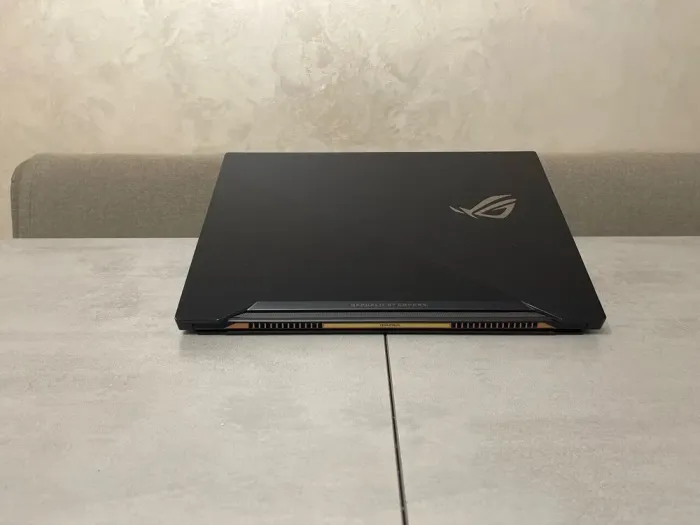 Ігровий ноутбук Asus ROG Zephyrus GX501VI-GZ020T / 15.6" (1920x1080) IPS / Intel Core i7-7700HQ (4 (8) ядра по 2,8 - 3,8 ГГц) / 16 ГБ DDR4 / 1000 ГБ SSD M.2 / nVidia GeForce GTX 1080 Max-Q, 8 ГБ GDDR5X, 256-біт / WebCam б/в - зображення 7