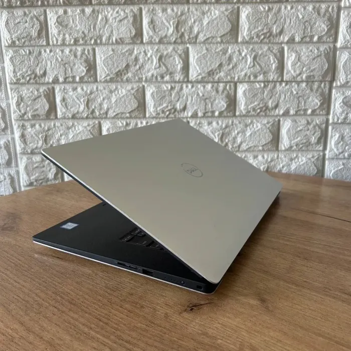 Мобільна робоча станція Dell Precision 5540 / 15.6" (3840x2160) IPS Touch / Intel Core i7-9850H (6 (12) ядер по 2.6 - 4.6 GHz) / 16 GB DDR4 / 256 GB SSD / nVidia Quadro T1000, 4 GB GDDR5, 128-bit / WebCam б/в - зображення 6