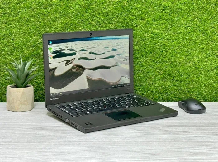 Нетбук Б-клас Lenovo ThinkPad X240 / 12.5" (1366x768) TN / Intel Core i5-4300U (2 (4) ядра по 1.9 - 2.9 GHz) / 8 GB DDR3 / 128 GB SSD / Intel HD Graphics 4400 / WebCam / Win 10 Pro б/в - зображення 3