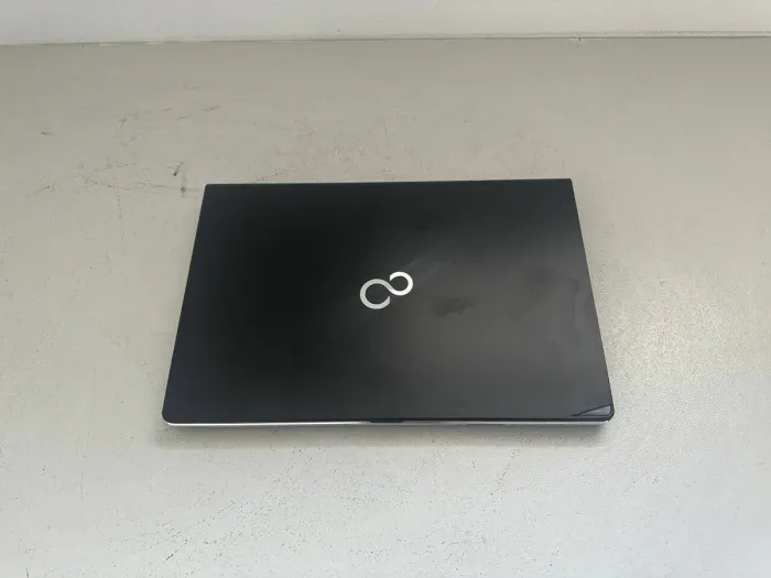 Ультрабук Б-клас Fujitsu LifeBook S935 / 13.3" (1920x1080) IPS / Intel Core i7-5600U (2 (4) ядра 2.6 - 3.2 GHz) / 8 GB DDR3 / 256 GB SSD / Intel HD Graphics 5500 / WebCam / VGA б/в - зображення 5