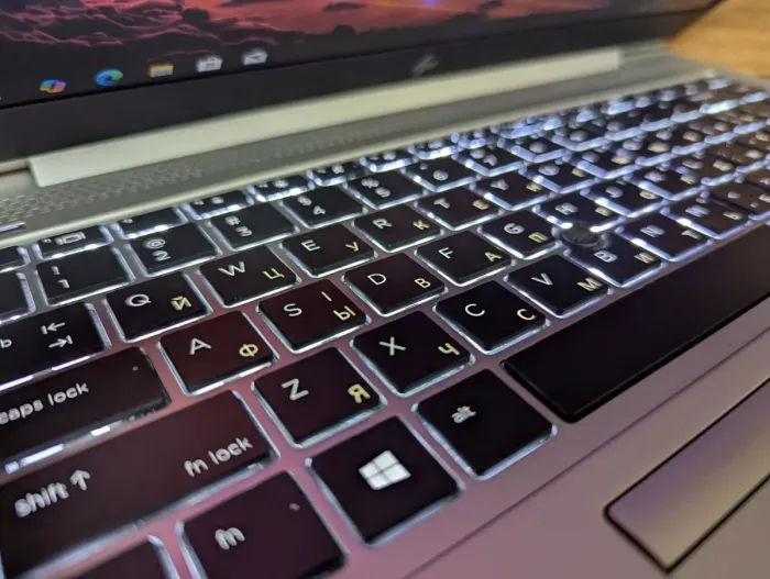 Ультрабук Б-клас HP EliteBook 840 G6 / 14" (1920x1080) IPS / Intel Core i5-8265U (4 (8) ядра по 1.6 - 3.9 GHz) / 16 GB DDR4 / 512 GB SSD / Intel UHD Graphics 620 / TouchID / WebCam / Windows 10 б/в - зображення 7