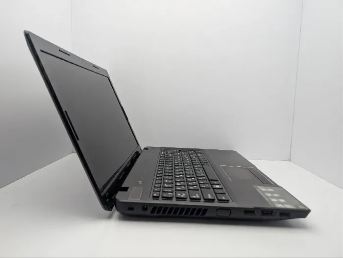 Ноутбук Lenovo IdeaPad Z575 / 15.6" (1366x768) TN / AMD A4-3300M (2 ядра по 1.9 - 2.5 GHz) / 8 GB DDR3 / 500 GB HDD / AMD Radeon Graphics 6480G / WebCam / DVD-ROM б/в - зображення 4