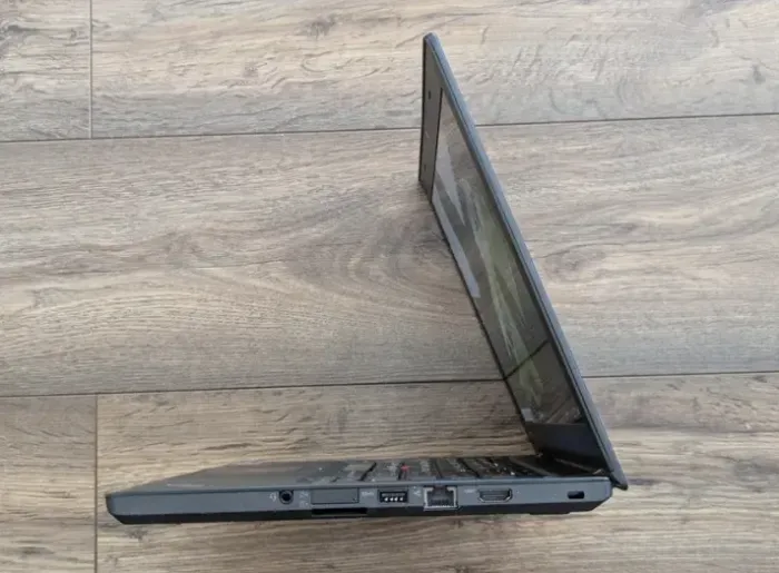 Ноутбук Б-клас Lenovo ThinkPad T460 / 14" (1920x1080) IPS / Intel Core i5-6300U (2 (4) ядра по 2.4 - 3.0 GHz) / 8 GB DDR3 / 180 GB SSD / Intel HD Graphics 520 / WebCam б/в - зображення 5