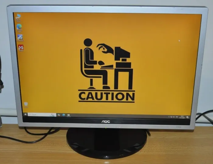 Монітор Б-клас AOC 2219P2 / 22" (1680x1050) TN / VGA, DVI / Вбудовані колонки 2x 1W / VESA 100x100 б/в - зображення 2