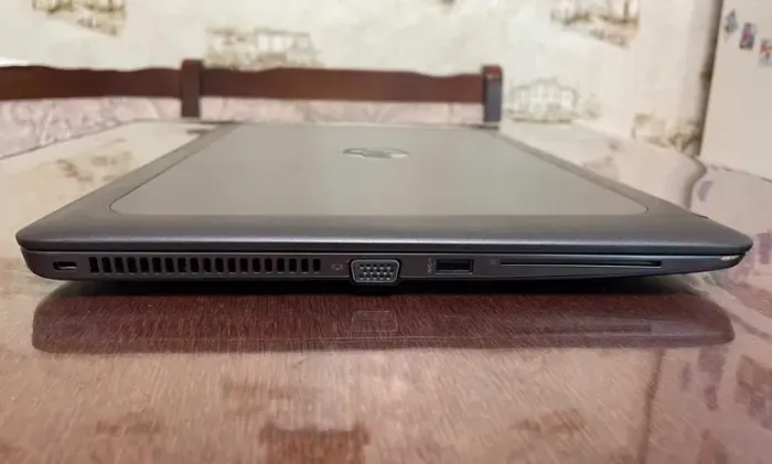 Робоча станція Б-клас HP ZBook 15u G4 / 15.6" (1920x1080) TN / Intel Core i7-7500U (2 (4) ядра по 2.7 - 3.5 GHz) / 8 GB DDR4 / 256 GB SSD / AMD FirePro W4190M, 2 GB GDDR5, 128-bit / WebCam б/в - зображення 5