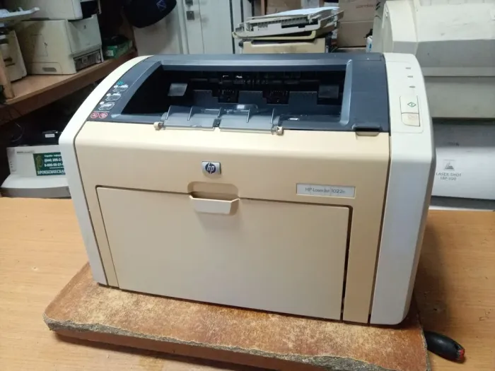 Принтер HP LaserJet 1022n / Лазерний монохромний друк / 1200 x 1200 dpi / A4 / 18 стор / хв / USB 2.0, Ethernet б/в - зображення 2