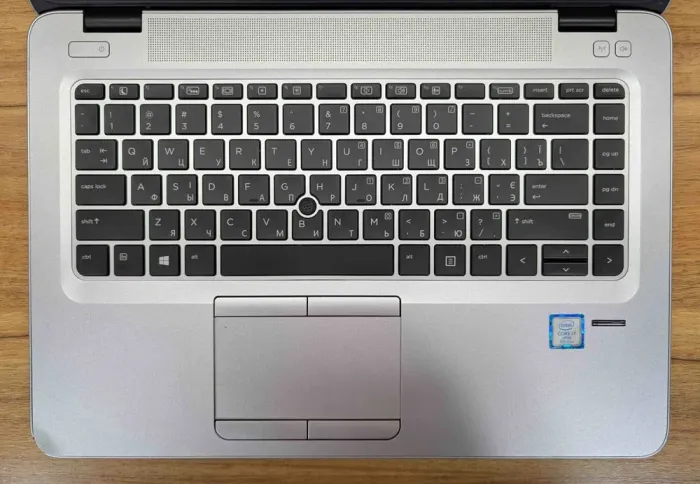 Ультрабук Б-клас HP EliteBook 840 G4 / 14" (1366x768) TN / Intel Core i7-7600U (2 (4) ядра по 2.8 - 3.9 GHz) / 8 GB DDR4 / 240 GB SSD / Intel HD Graphics 620 / WebCam / Fingerprint / Windows 10 б/в - зображення 4