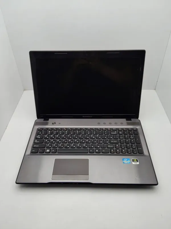 Ноутбук Lenovo IdeaPad Z570 / 15.6" (1366x768) TN / Intel Core i5-2450M (2 (4) ядра по 2.5 - 3.1 GHz) / 6 GB DDR3 / 500 GB HDD / nVidia GeForce GT 540M, 1 GB DDR3, 64-bit / WebCam б/в - зображення 2