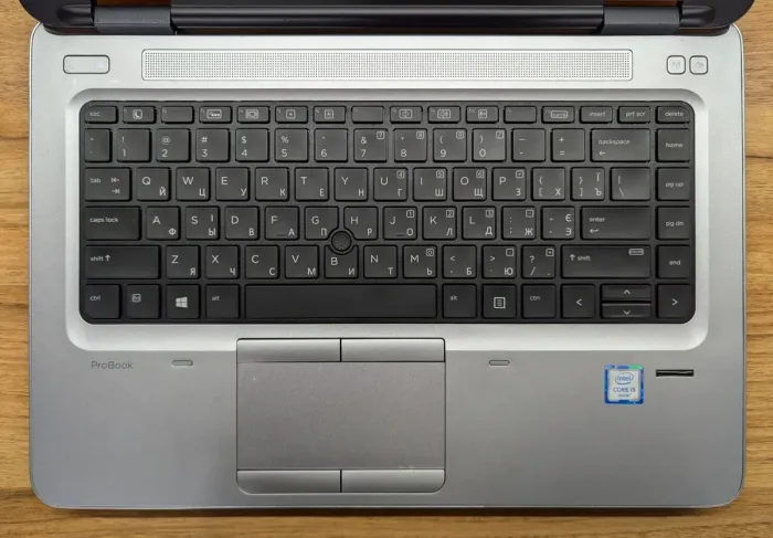 Ноутбук HP ProBook 640 G2 / 14" (1366x768) TN / Intel Core i5-6300U (2 (4) ядра по 2.4 - 3.0 GHz) / 8 GB DDR4 / 256 GB SSD / Intel HD Graphics 520 / WebCam / Fingerprint / Windows 10 б/в - зображення 3