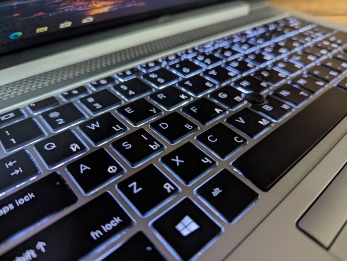 Ультрабук Б-клас HP EliteBook 830 G5 / 13.3" (1920x1080) IPS Touch / Intel Core i7-8650U (4 (8) ядра по 1.9 - 4.2 GHz) / 16 GB DDR4 / 512 GB SSD / Intel UHD Graphics 620 / Fingerprint / WebCam / Windows 10 б/в - зображення 7