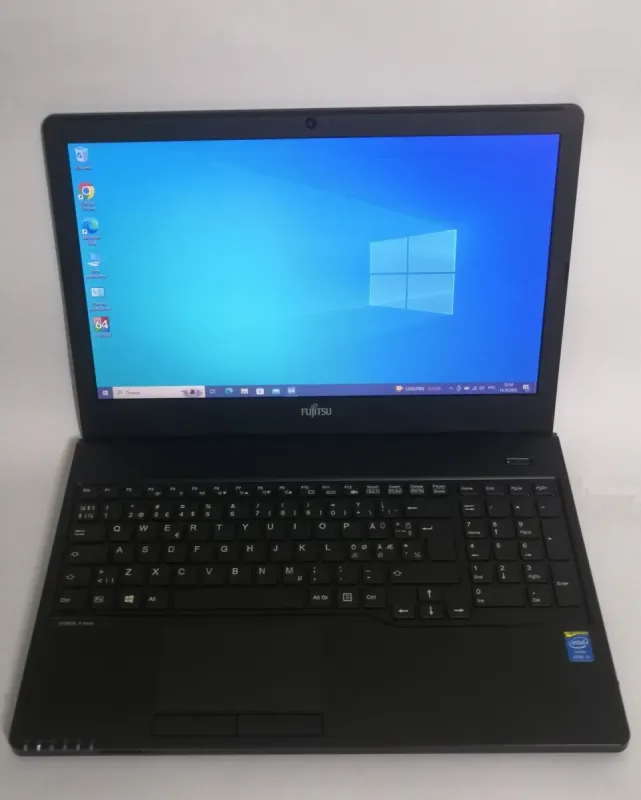 Ноутбук Б-клас Fujitsu LifeBook А555 / 15.6" (1366x768) TN / Intel Core i3-5005U (2 (4) ядра по 2.0 GHz) / 8 GB DDR3 / 128 GB SSD / Intel HD Graphics 5500 / WebCam / Windows 10 Pro б/в - зображення 2