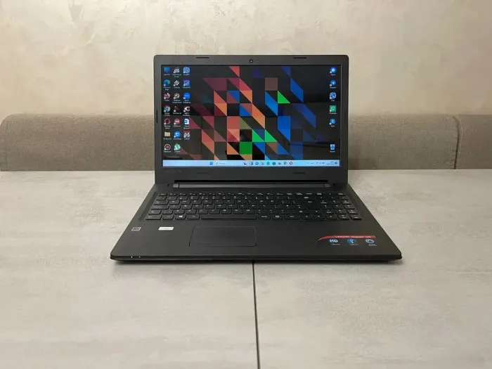 Ноутбук Lenovo IdeaPad 100-15IBD / 15.6" (1366x768) TN / Intel Core i5-4288U (2 (4) ядра по 2.6 - 3.1 GHz) / 8 GB DDR3 / 256 GB SSD / Intel Iris Graphics 5100 / WebCam / HDMI б/в - зображення 2