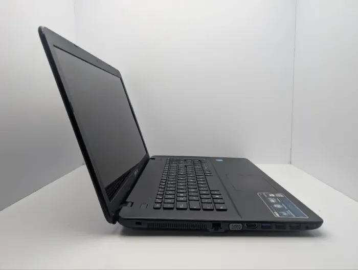 Ноутбук Asus R752S / 17.3" (1600x900) TN / Intel Pentium N3700 (4 ядра по 1.6 - 2.4 GHz) / 8 GB DDR3 / 120 GB SSD / Intel HD Graphics / WebCam б/в - зображення 4