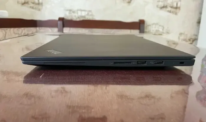 Робоча станція Lenovo ThinkPad P1 / 15.6" (1920x1080) IPS / Intel Core i7-8750H (6 (12) ядер по 2.2 - 4.1 GHz) / 16 GB DDR4 / 256 GB SSD / nVidia Quadro P1000, 4 GB GDDR5, 128-bit / WebCam б/в - зображення 7