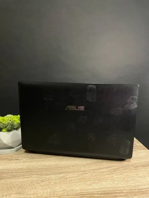 Ноутбук Б-клас Asus X54C / 15.6" (1366x768) TN / Intel Core i3-2330M (2 (4) ядра по 2.2 GHz) / 8 GB DDR3 / 128 GB SSD / Intel HD Graphics 3000 / WebCam / АКБ не тримає б/в - зображення 3