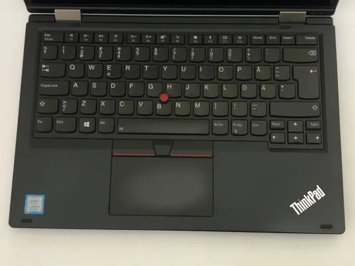 Ноутбук-трансформер Б-клас Lenovo ThinkPad L380 Yoga / 13.3" (1920x1080) IPS Touch / Intel Core i3-8130U (2 (4) ядра по 2.2 - 3.4 GHz) / 8 GB DDR4 / 256 GB SSD / Intel UHD Graphics 620 / WebCam / Win 10 Pro б/в - зображення 11