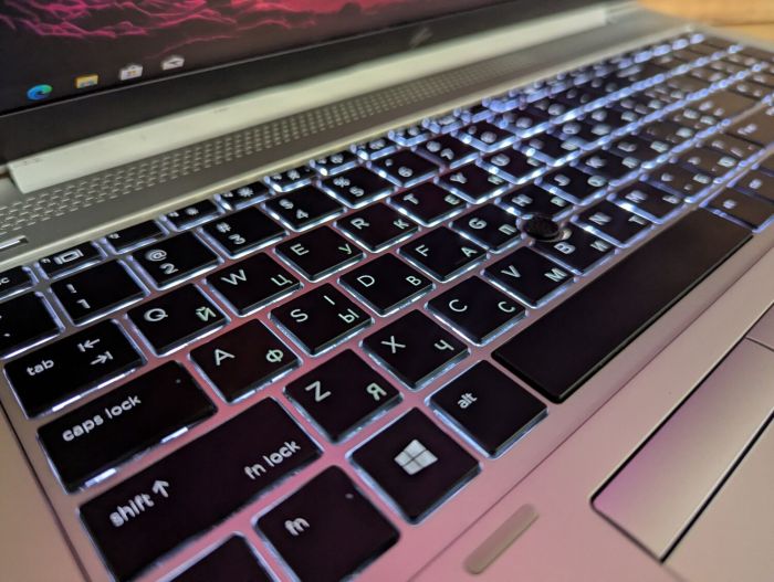 Ультрабук HP EliteBook 850 G5 / 15.6" (1920x1080) IPS / Intel Core i7-7600U (2 (4) ядра по 2.8 - 3.9 GHz) / 16 GB DDR4 / 1000 GB SSD / Intel HD Graphics 620 / WebCam / Fingerprint / Windows 10 б/в - зображення 6