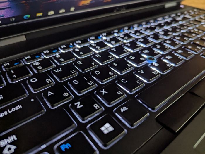 Ультрабук Dell Latitude 5590 / 15.6" (1920x1080) IPS / Intel Core i5-7300U (2 (4) ядра по 2.6 - 3.5 GHz) / 8 GB DDR4 / 256 GB SSD / Intel HD Graphics 620 / WebCam / Windows 10 б/в - изображение 6