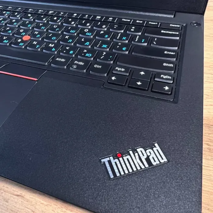 Ноутбук Lenovo ThinkPad E495 / 14" (1920x1080) IPS / AMD Ryzen 5 3500U (4 (8) ядра по 2.1 - 3.7 GHz) / 16 GB DDR4 / 256 GB SSD / AMD Radeon Vega 8 Graphics / WebCam б/в - зображення 4