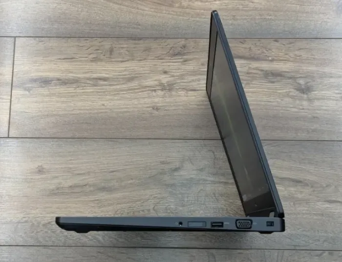 Ноутбук Dell Latitude 5580 / 15.6" (1920x1080) IPS / Intel Core i5-6300U (2 (4) ядра по 2.4 - 3.0 GHz) / 8 GB DDR4 / 250 GB SSD / Intel HD Graphics 520 / WebCam б/у - зображення 5