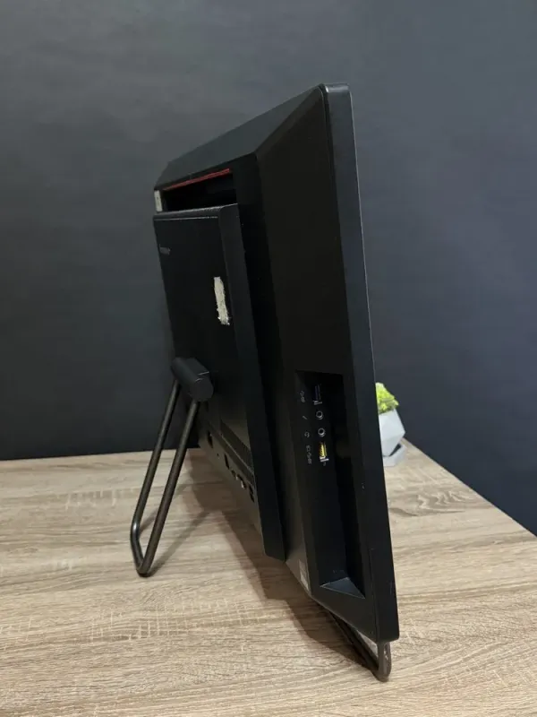 Моноблок Б-клас Lenovo ThinkCentre M93z / 23" (1920x1080) IPS / Intel Core i5-4590S (4 ядра по 3.0 - 3.7 GHz) / 8 GB DDR3 / 256 GB SSD / Intel HD Graphics 4600 / WebCam / DVD-RW / Win 10 б/в - зображення 4