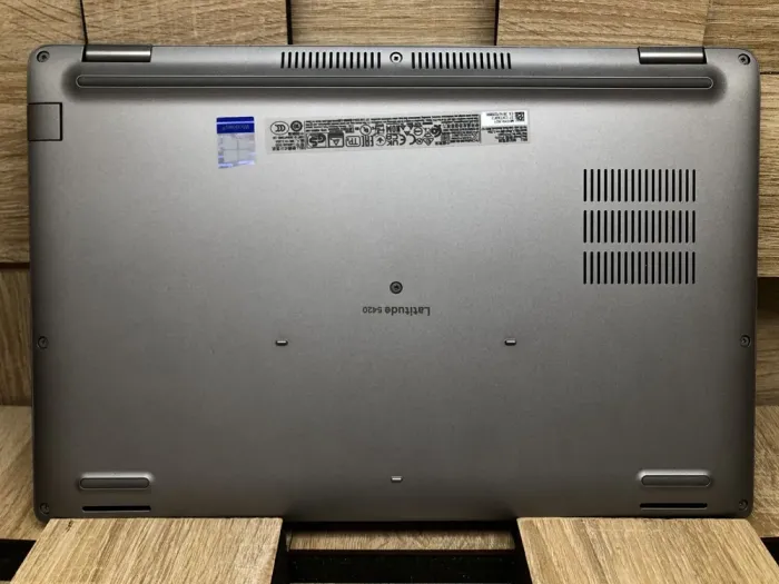 Ультрабук Б-клас Dell Latitude 5420 / 14" (1920x1080) IPS / Intel Core i5-1135G7 (4 (8) ядра по 4.2 GHz) / 8 GB DDR4 / 256 GB SSD M.2 / Intel Iris Xe Graphics / WebCam / HDMI / BIOS Boot lock б/в - зображення 9