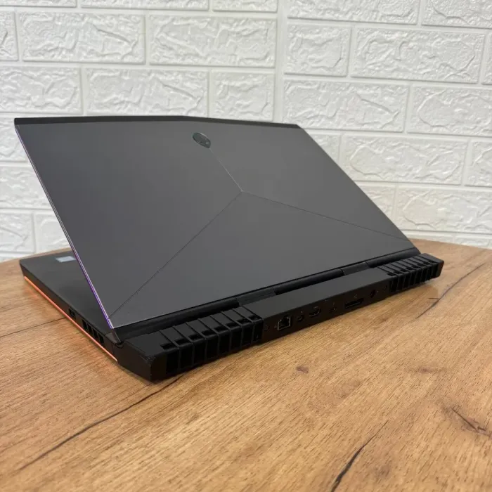 Ігровий ноутбук Б-клас Dell Alienware 15 R4 / 15.6" (1920x1080) IPS / Intel Core i7-8750H (6 (12) ядра по 2.2 - 4.1 GHz) / 16 GB DDR4 / 512 GB SSD / nVidia GeForce GTX 1080 Max-Q, 8 GB GDDR5X, 256-bit / WebCam б/в - зображення 6